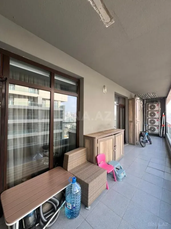 Satılır 4 otaqlı mənzil 147 m²