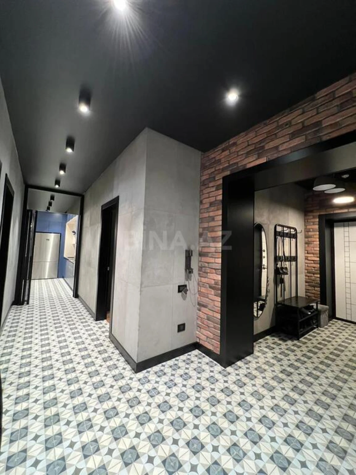 Satılır 4 otaqlı mənzil 147 m²