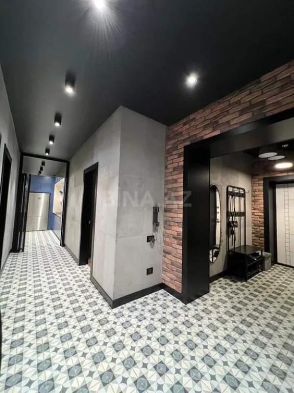 Satılır 4 otaqlı mənzil 147 m²