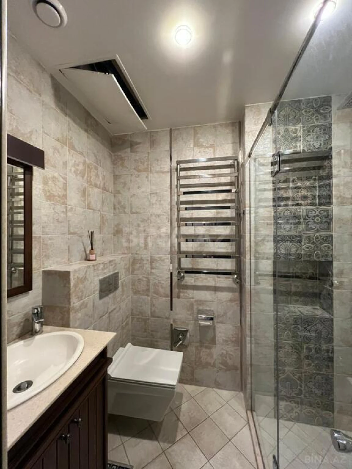 Satılır 4 otaqlı mənzil 147 m²