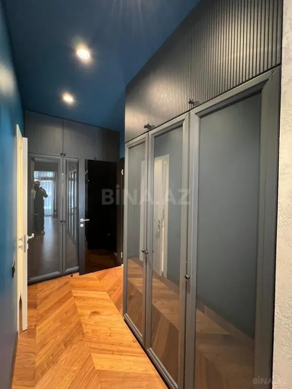 Satılır 4 otaqlı mənzil 147 m²