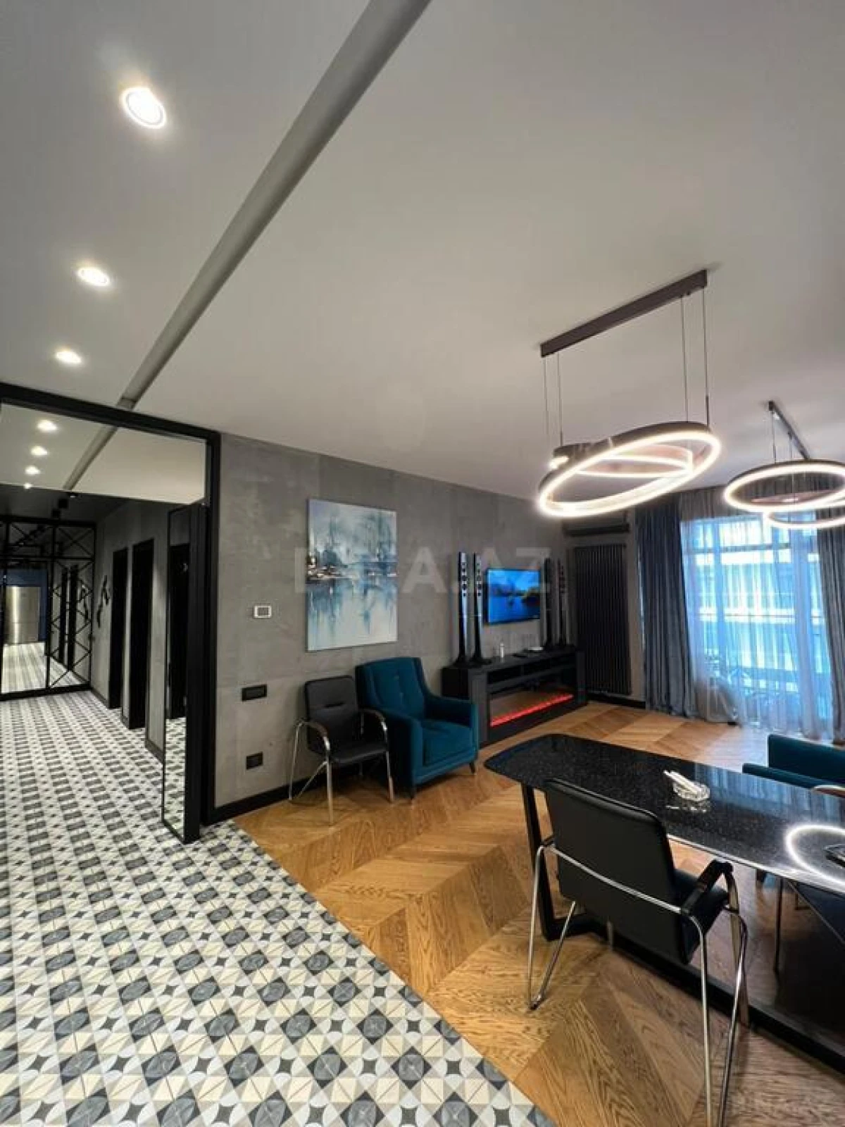 Satılır 4 otaqlı mənzil 147 m²