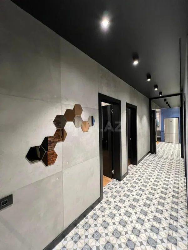 Satılır 4 otaqlı mənzil 147 m²