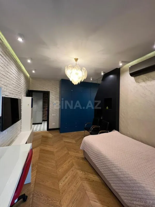 Satılır 4 otaqlı mənzil 147 m²