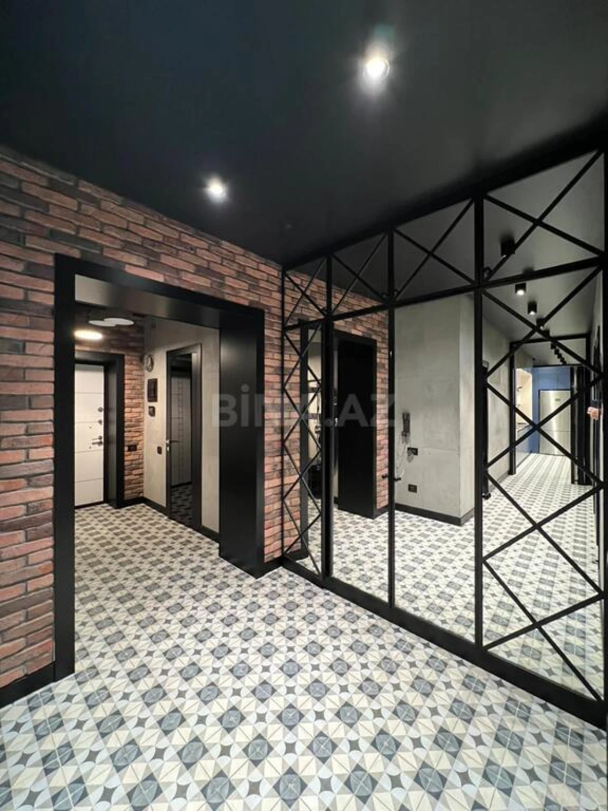 Satılır 4 otaqlı mənzil 147 m²