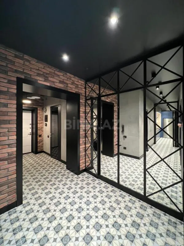 Satılır 4 otaqlı mənzil 147 m²