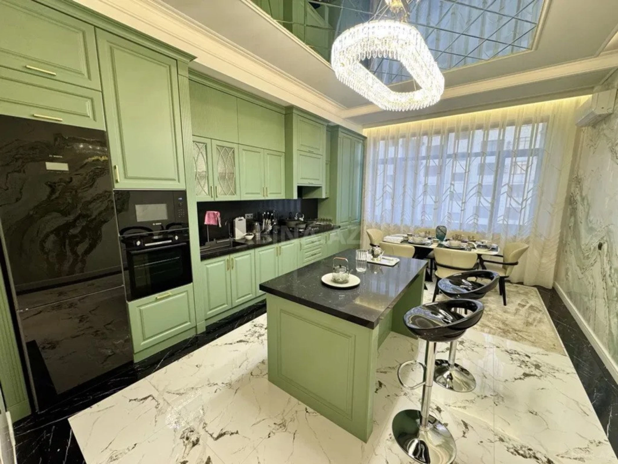 Kirayə verilir 3 otaqlı mənzil 170 m²