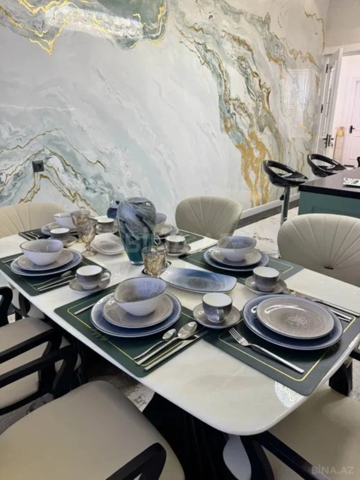 Kirayə verilir 3 otaqlı mənzil 170 m²