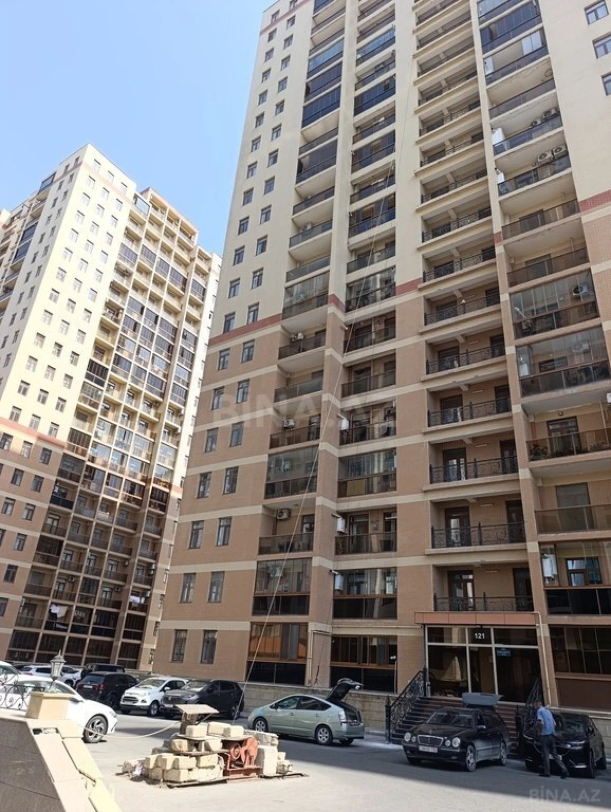Satılır 3 otaqlı mənzil 139 m²