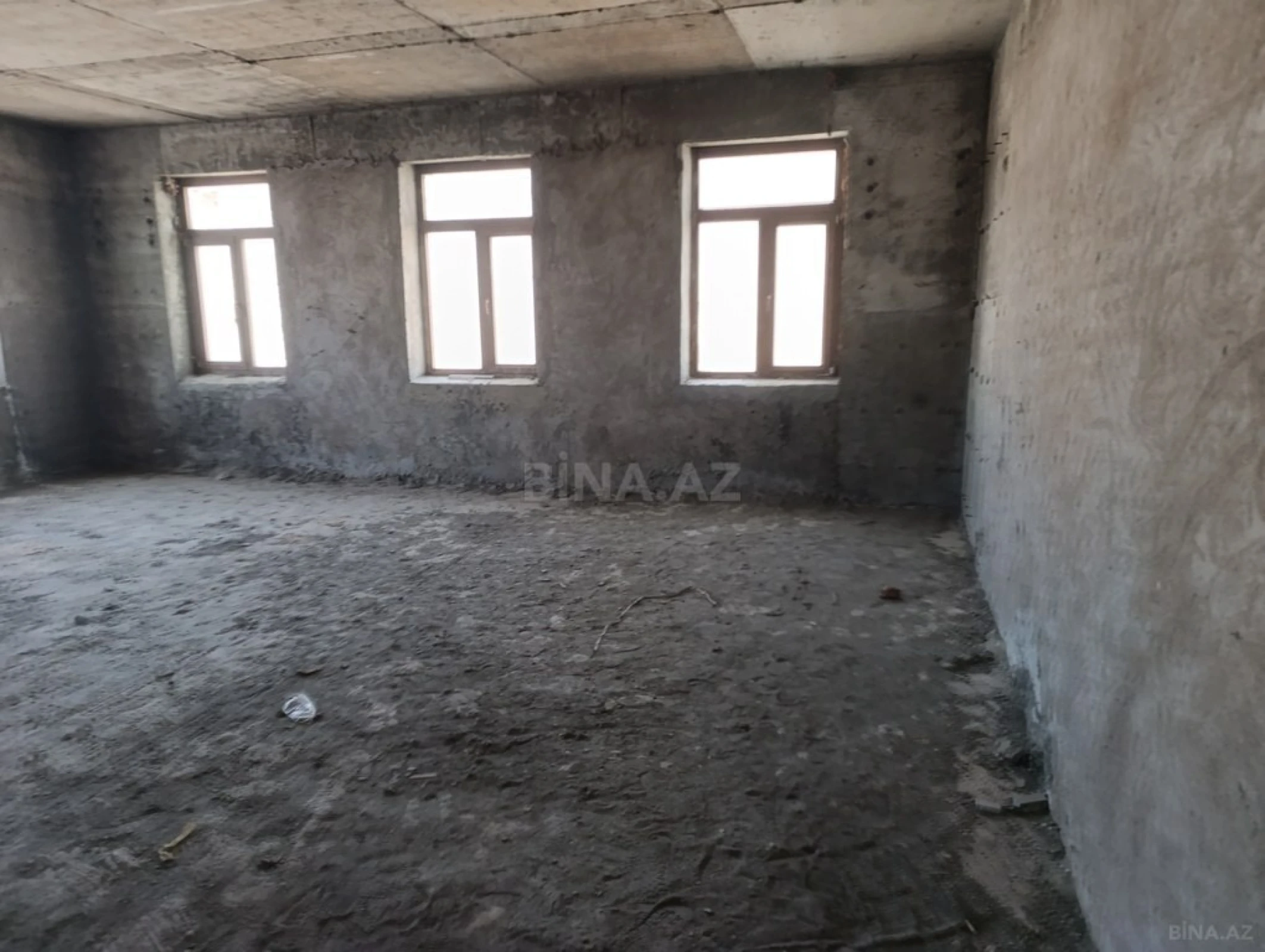 Satılır 3 otaqlı mənzil 139 m²