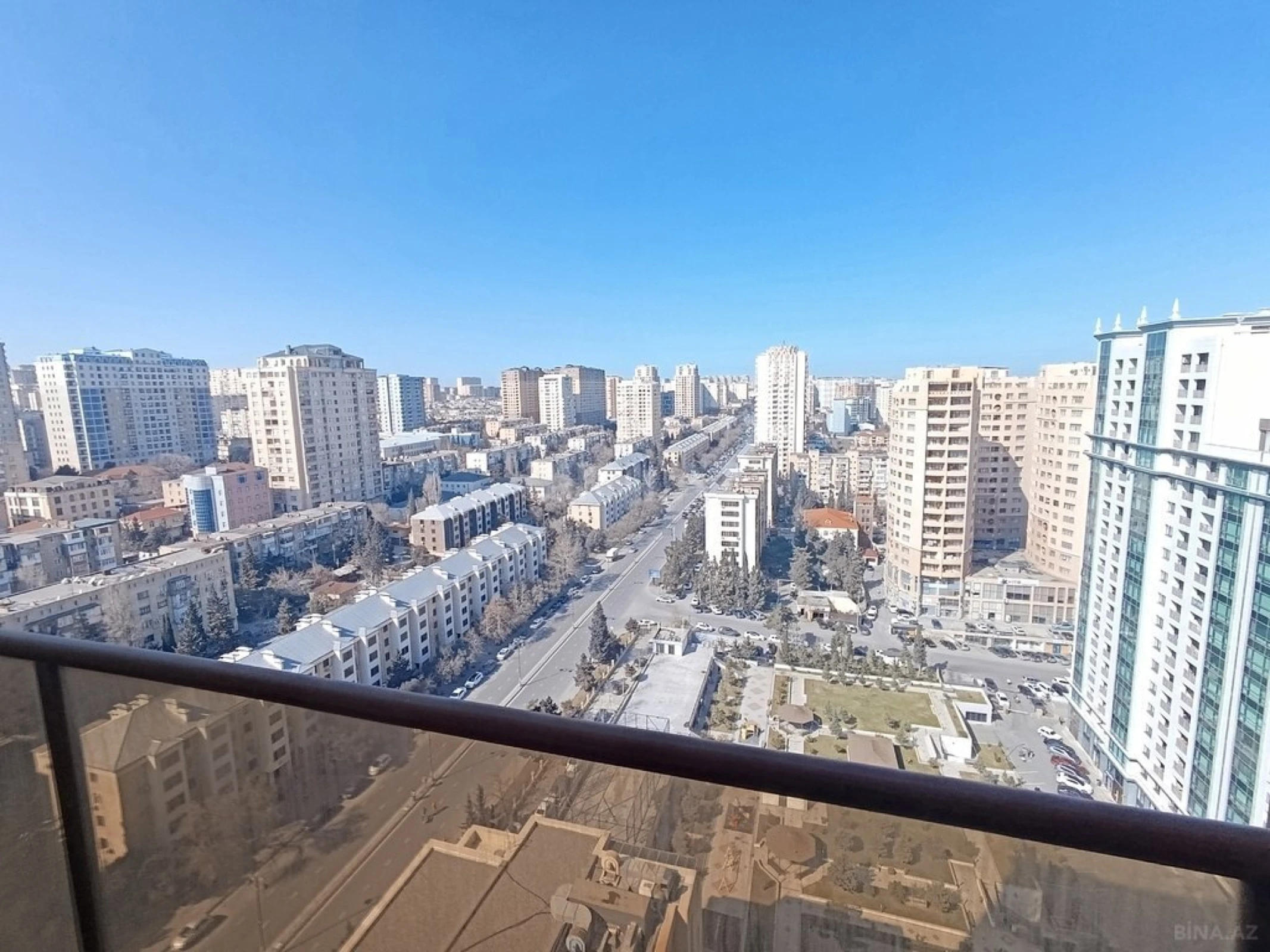 Satılır 3 otaqlı mənzil 139 m²