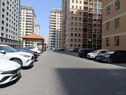 Satılır 3 otaqlı mənzil 139 m²