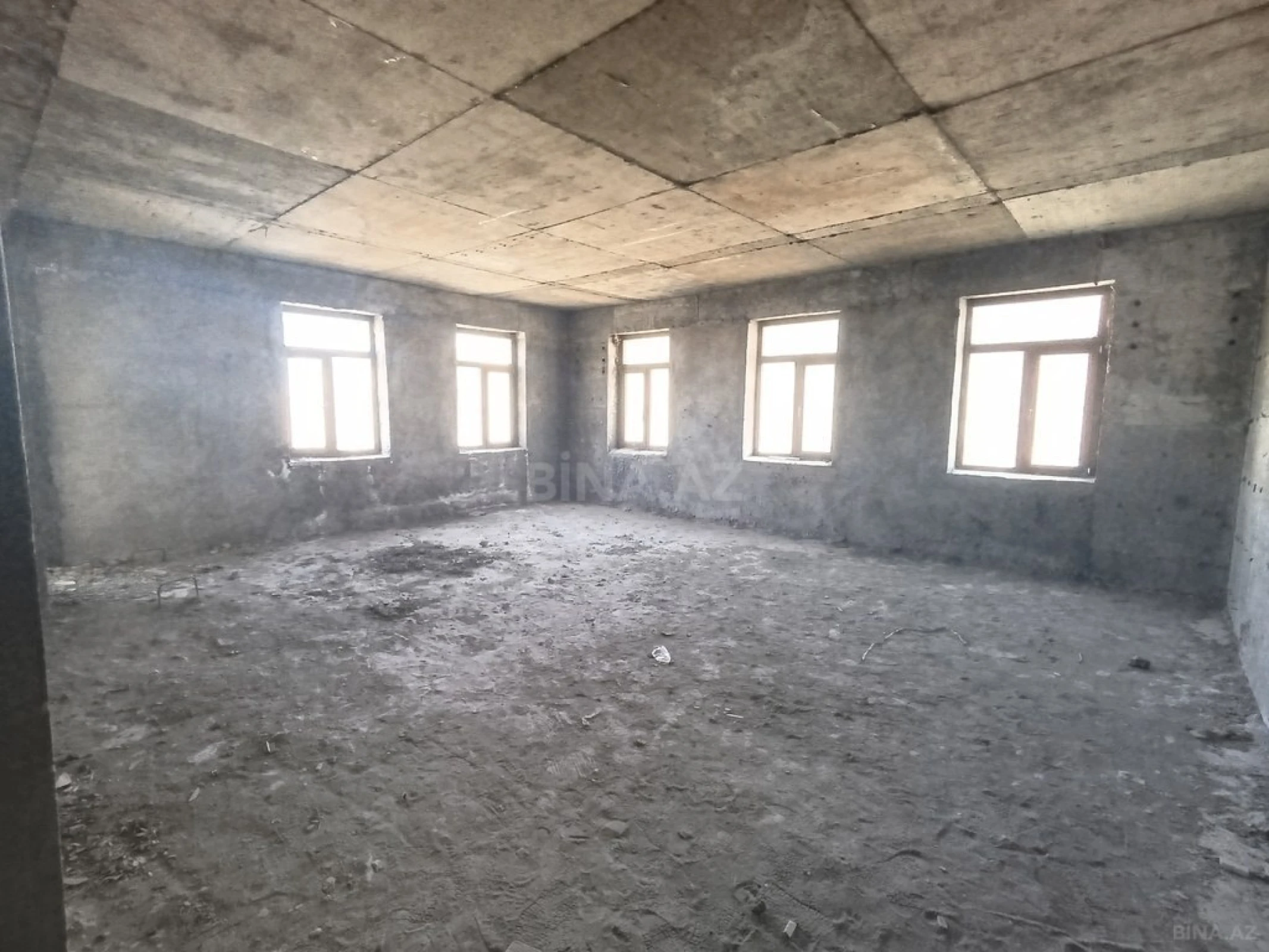 Satılır 3 otaqlı mənzil 139 m²