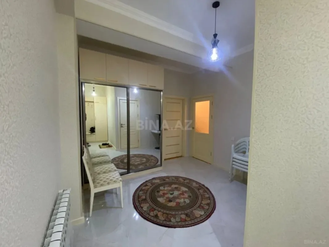 Satılır 2 otaqlı mənzil 82 m²