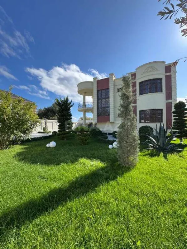 Satılır 5 otaqlı həyət evi 450 m²