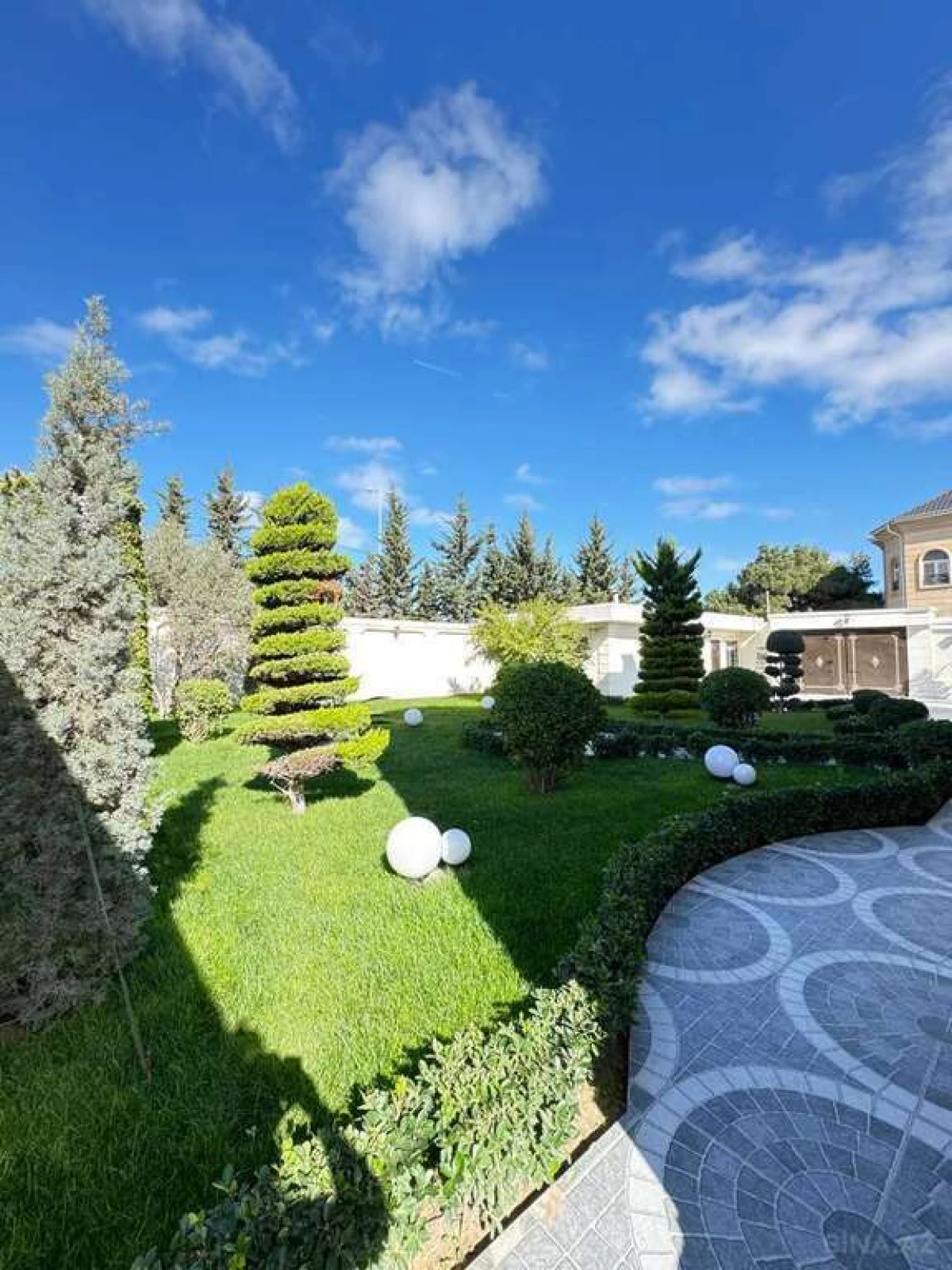 Satılır 5 otaqlı həyət evi 450 m²