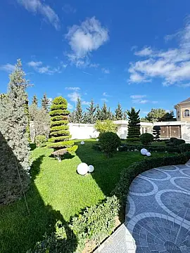 Satılır 5 otaqlı həyət evi 450 m²