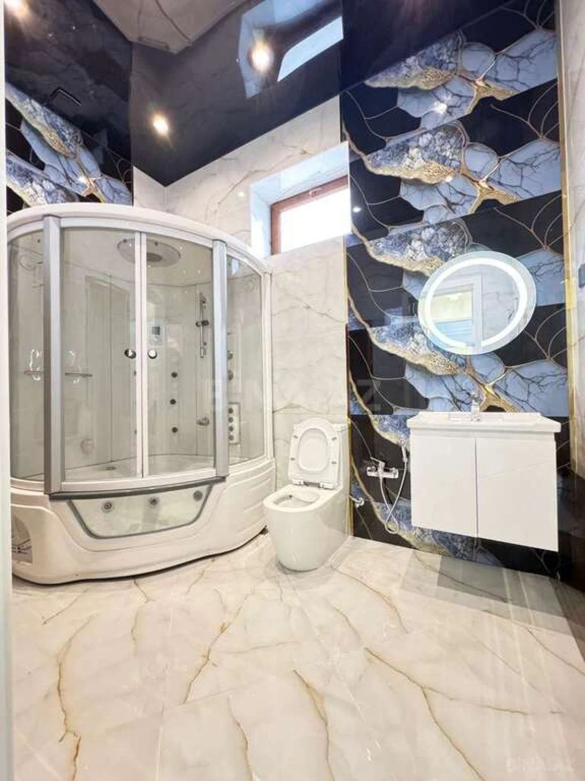 Satılır 5 otaqlı həyət evi 450 m²