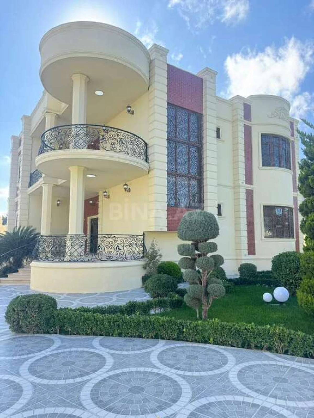 Satılır 5 otaqlı həyət evi 450 m²