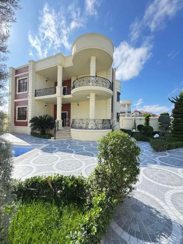 Satılır 5 otaqlı həyət evi 450 m²