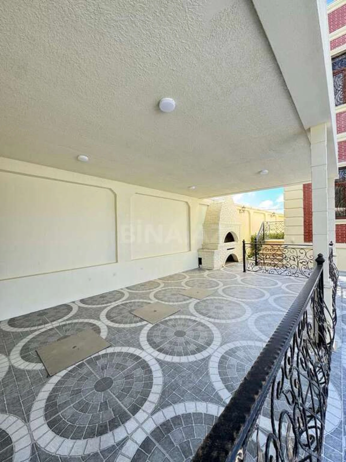 Satılır 5 otaqlı həyət evi 450 m²