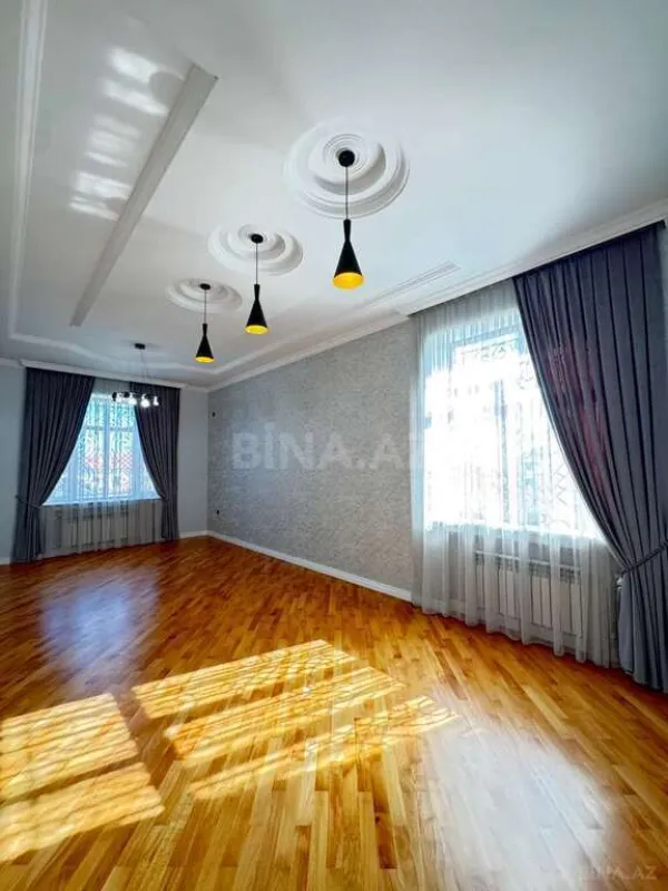 Satılır 5 otaqlı həyət evi 450 m²