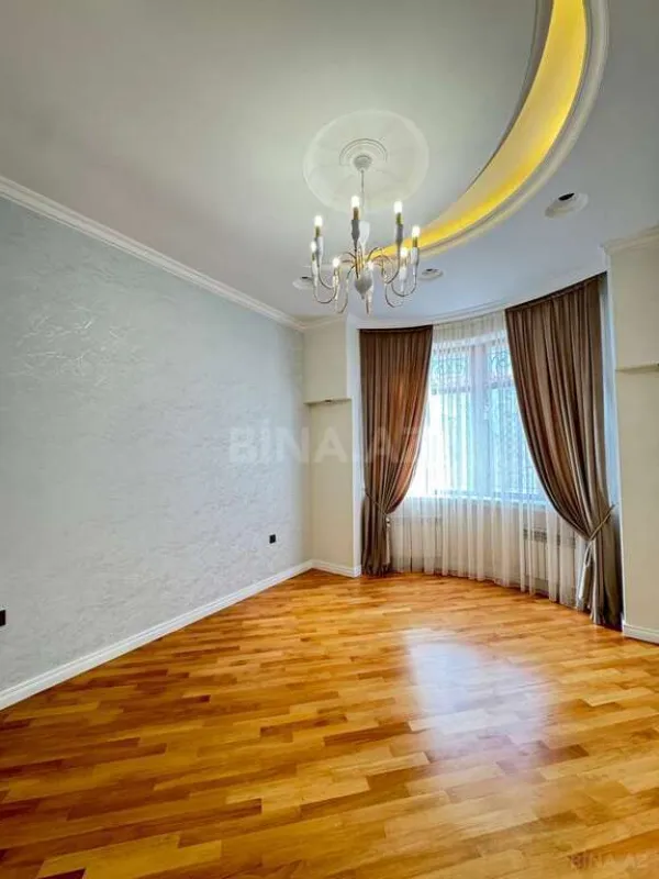 Satılır 5 otaqlı həyət evi 450 m²