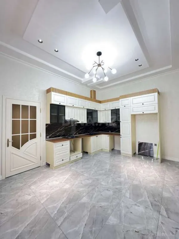 Satılır 5 otaqlı həyət evi 450 m²