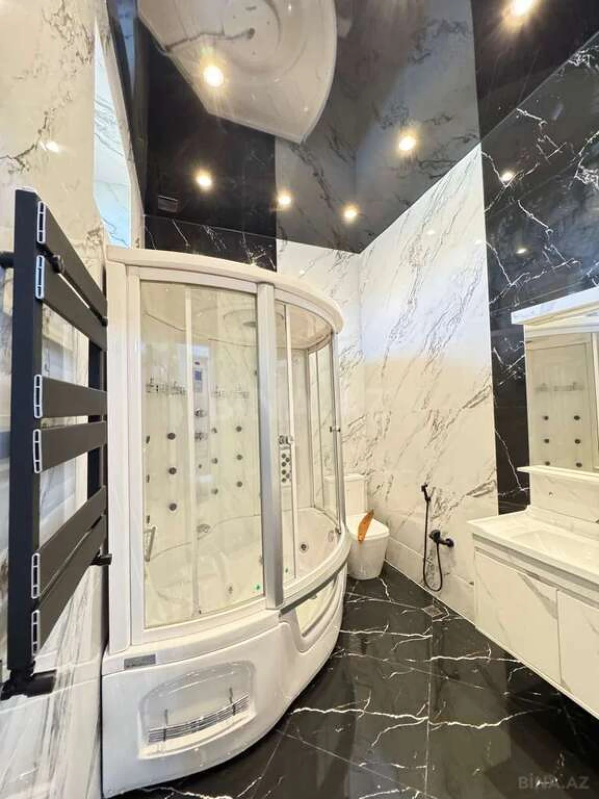 Satılır 5 otaqlı həyət evi 450 m²