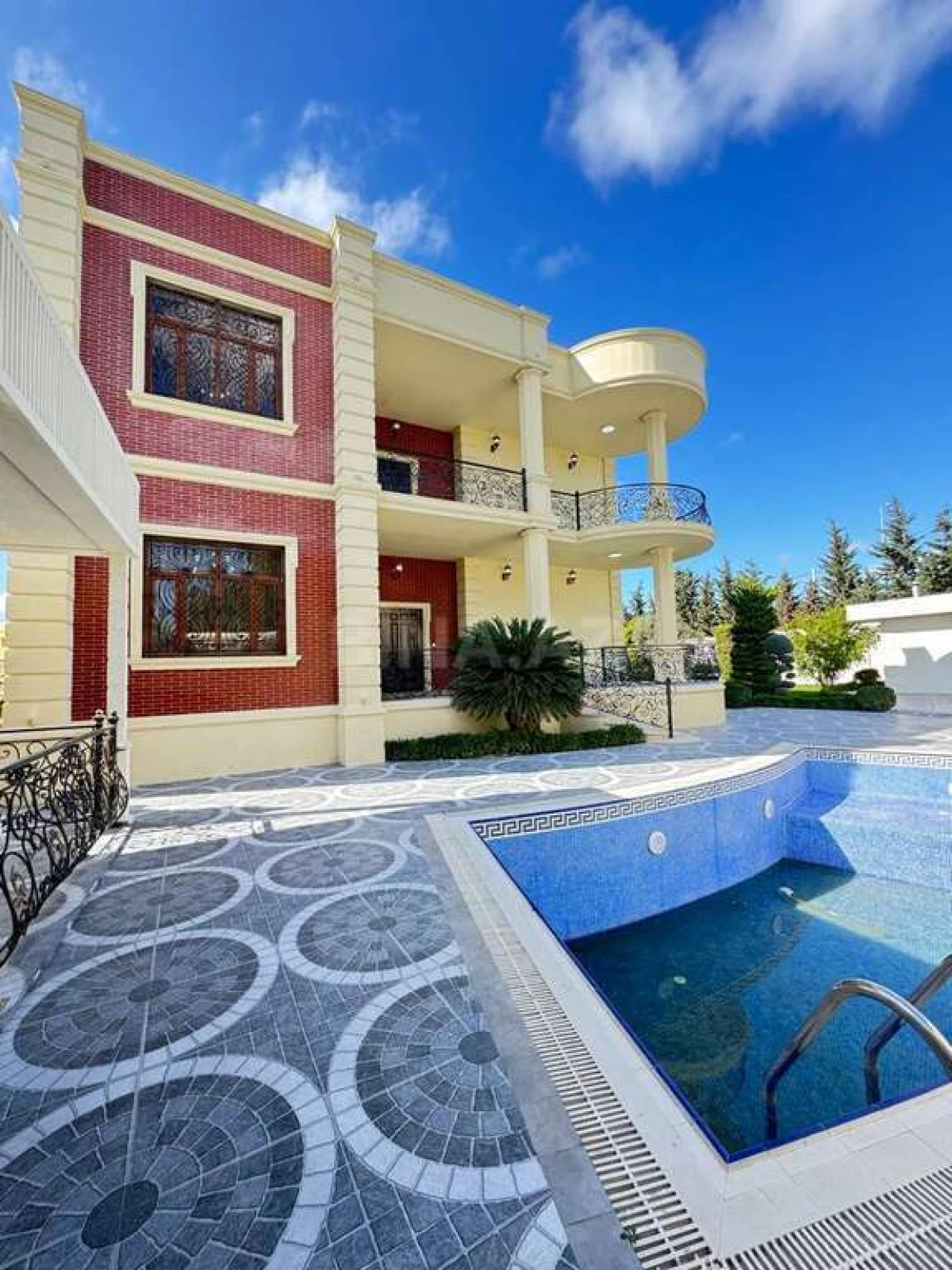 Satılır 5 otaqlı həyət evi 450 m²