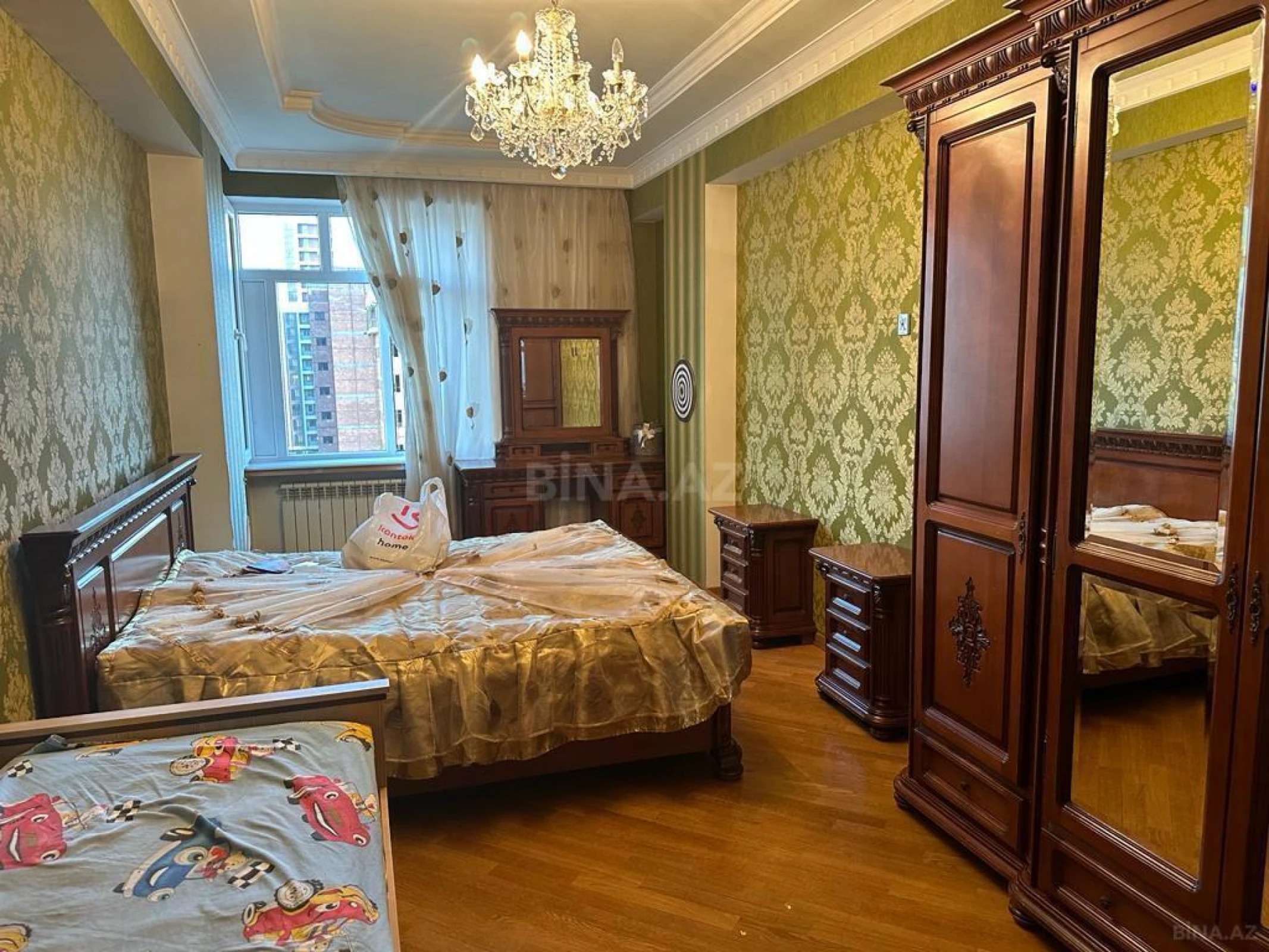 Satılır 2 otaqlı mənzil 106 m²