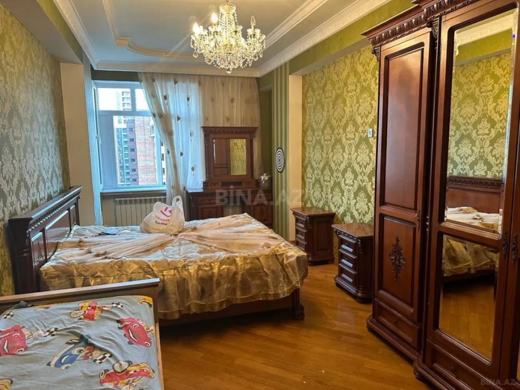 Satılır 2 otaqlı mənzil 106 m²