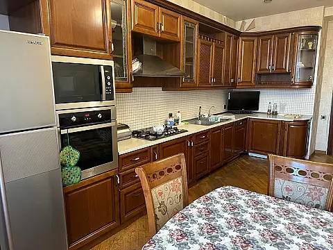 Satılır 2 otaqlı mənzil 106 m²