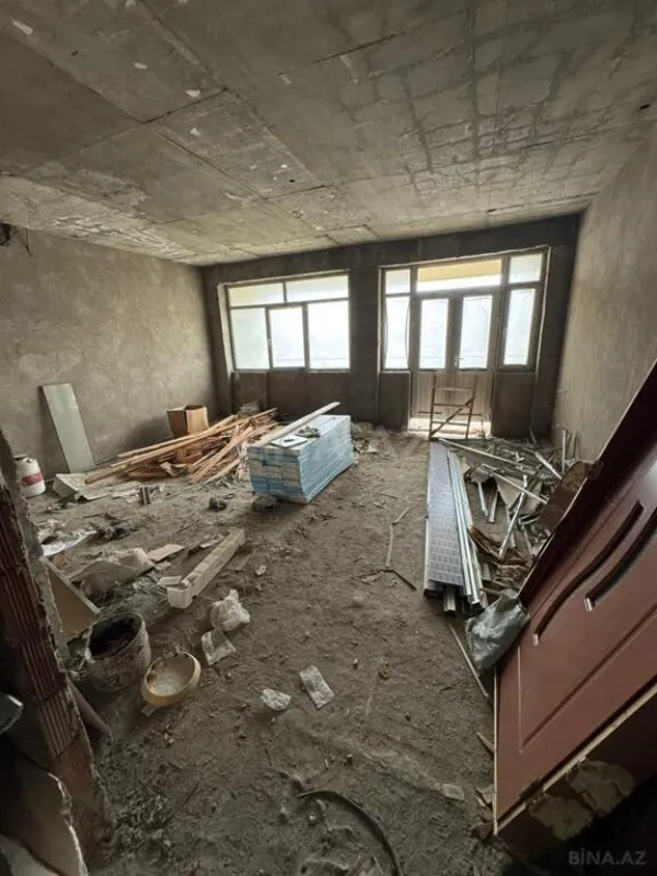 Satılır 4 otaqlı mənzil 171 m²