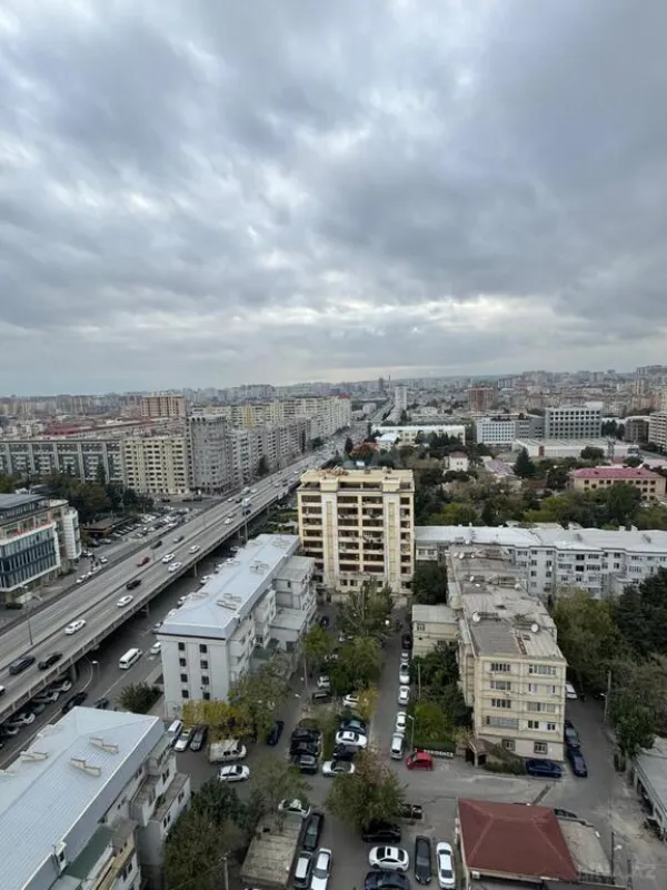 Satılır 4 otaqlı mənzil 171 m²