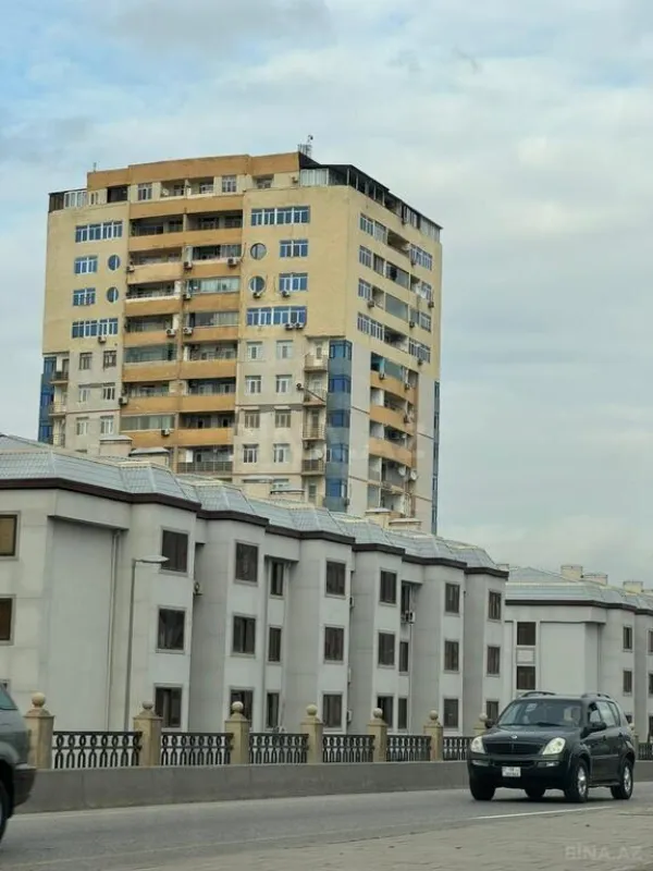Satılır 4 otaqlı mənzil 171 m²