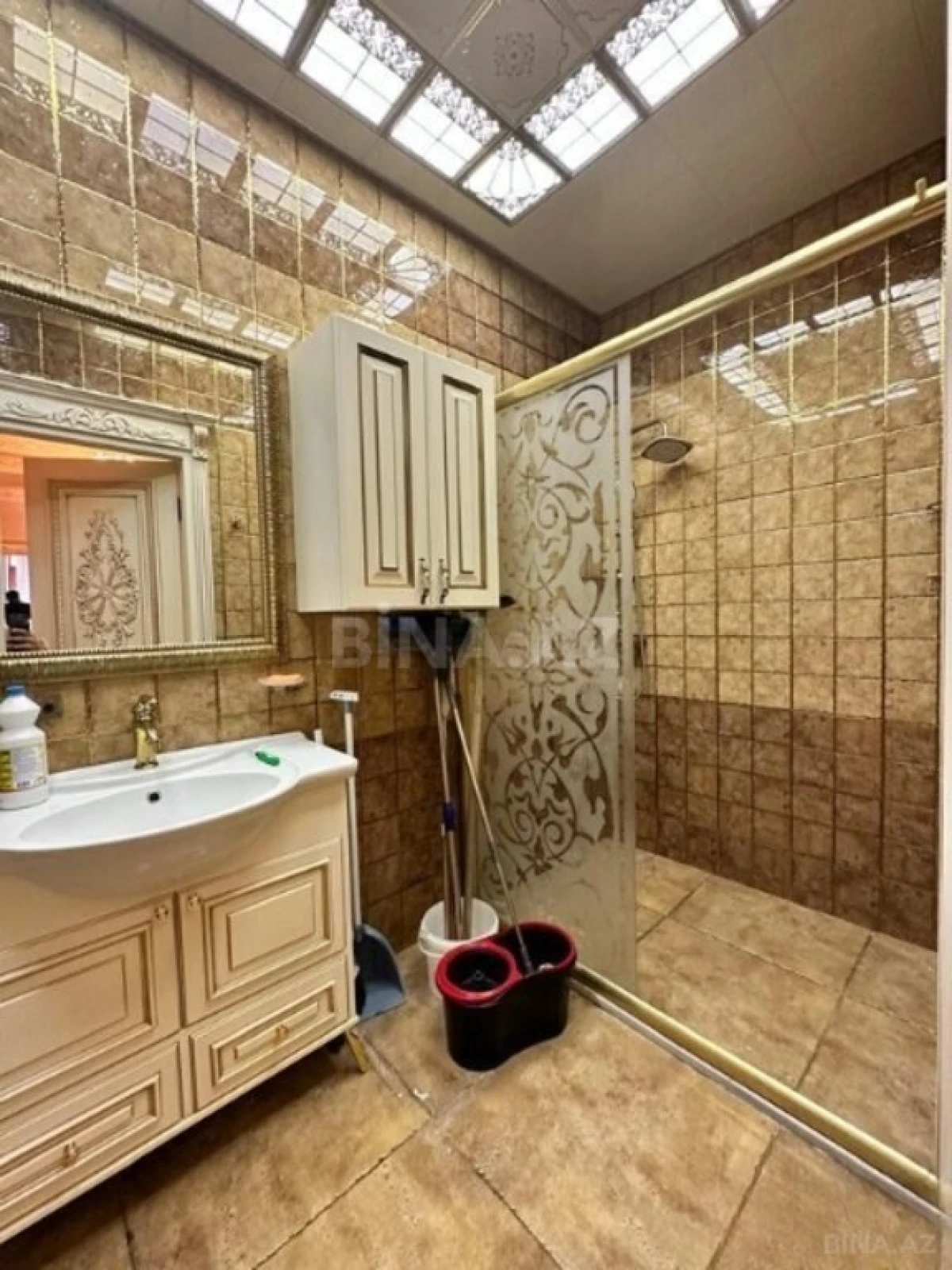 Satılır 3 otaqlı mənzil 166 m²