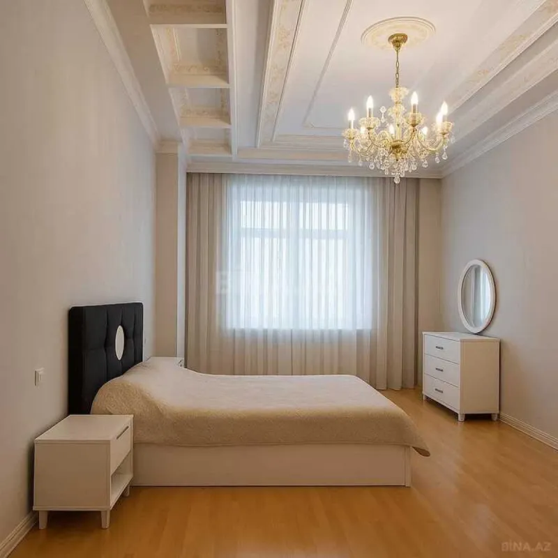 Satılır 3 otaqlı mənzil 166 m²