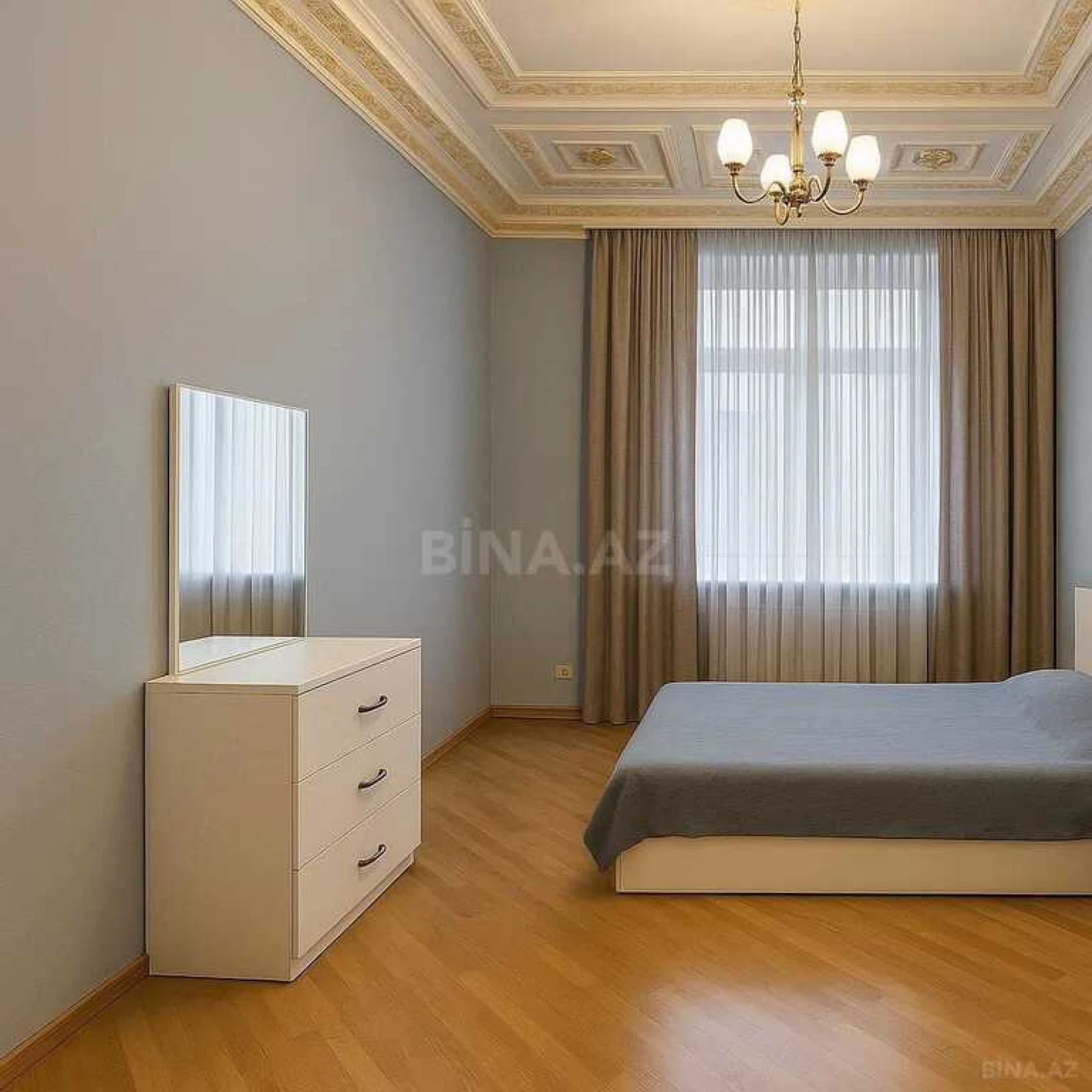 Satılır 3 otaqlı mənzil 166 m²