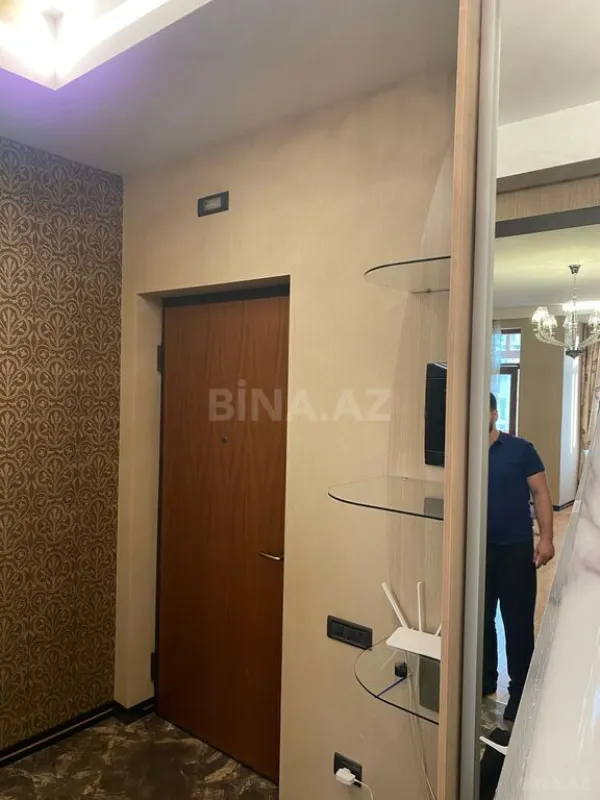 Satılır 3 otaqlı mənzil 171 m²