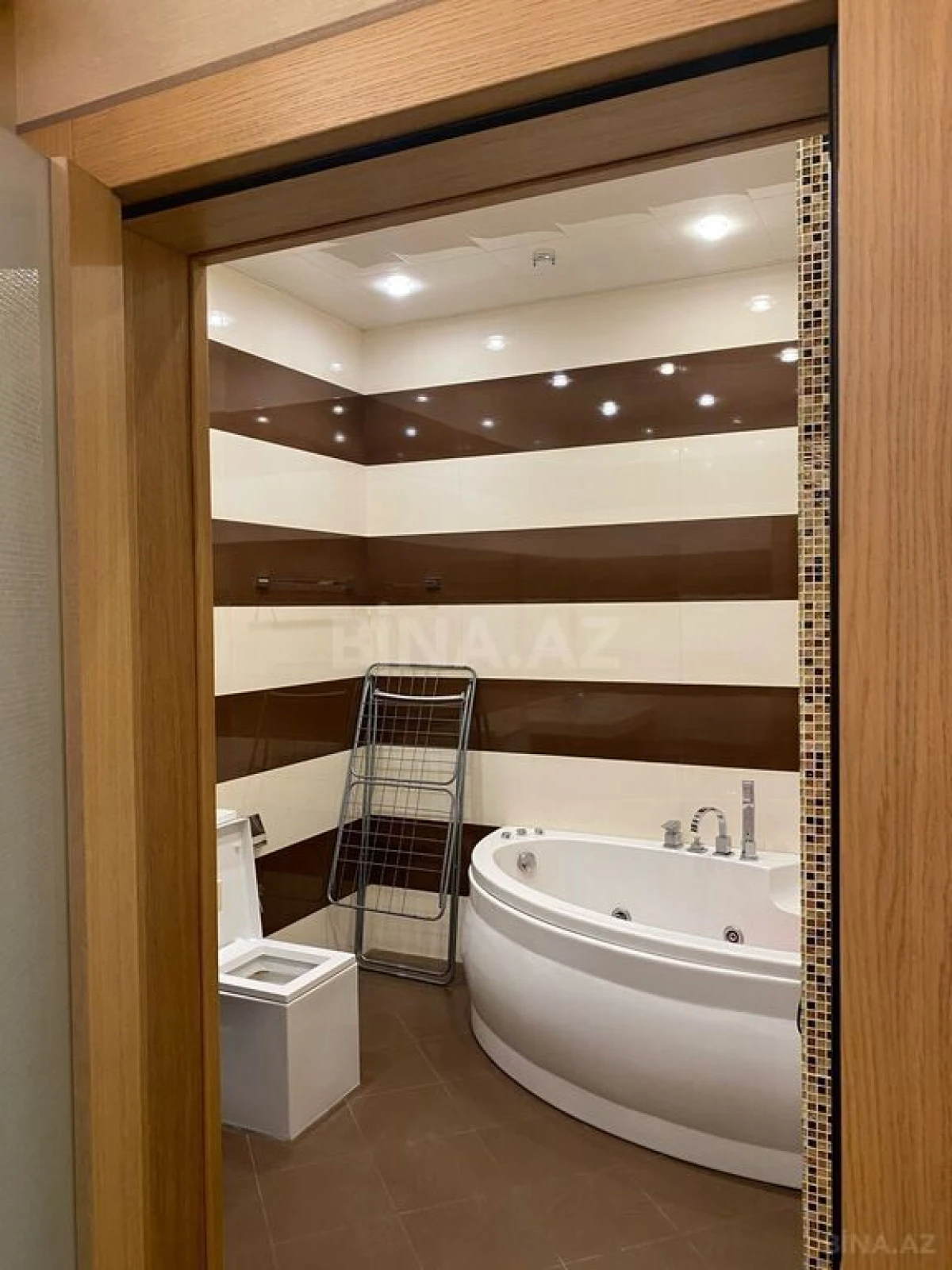 Satılır 3 otaqlı mənzil 171 m²