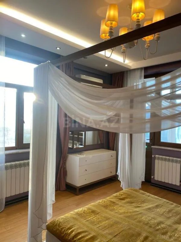 Satılır 3 otaqlı mənzil 171 m²