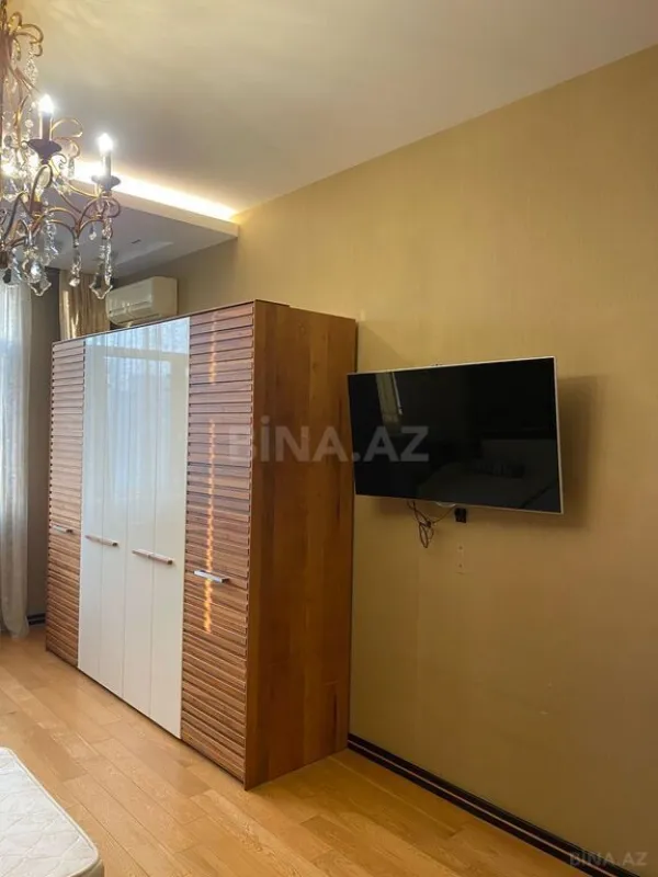 Satılır 3 otaqlı mənzil 171 m²