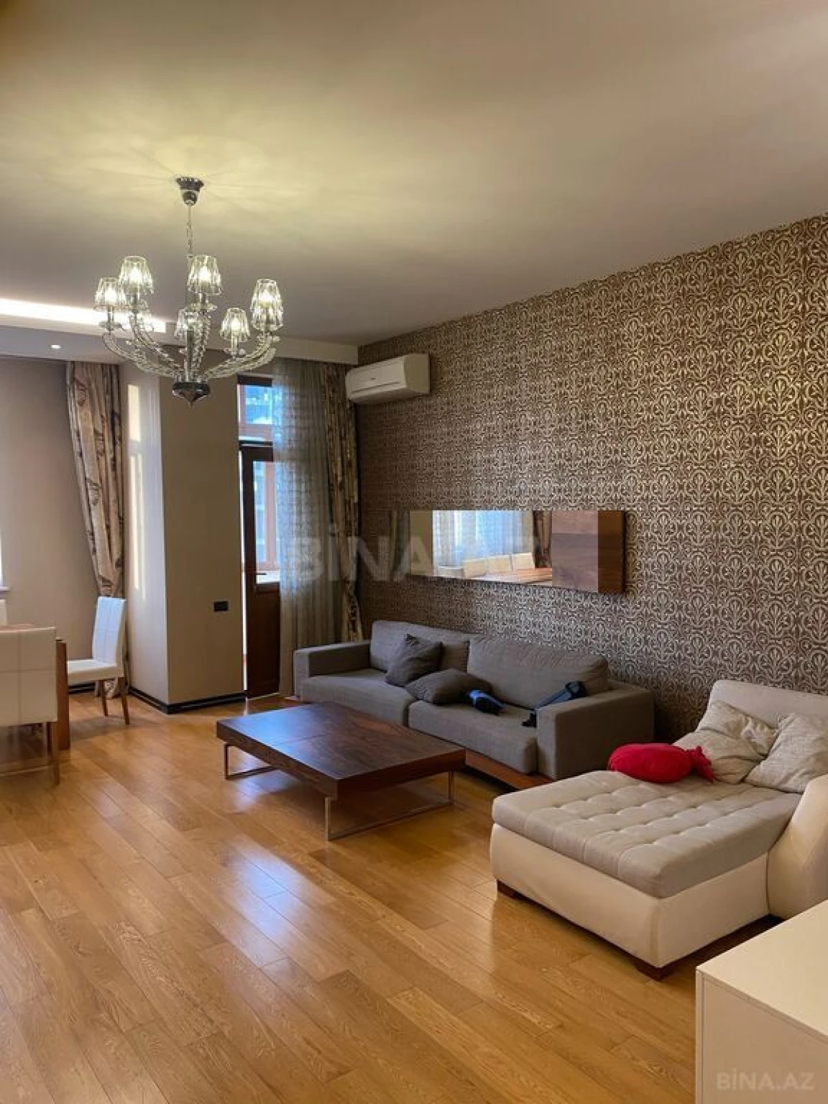 Satılır 3 otaqlı mənzil 171 m²
