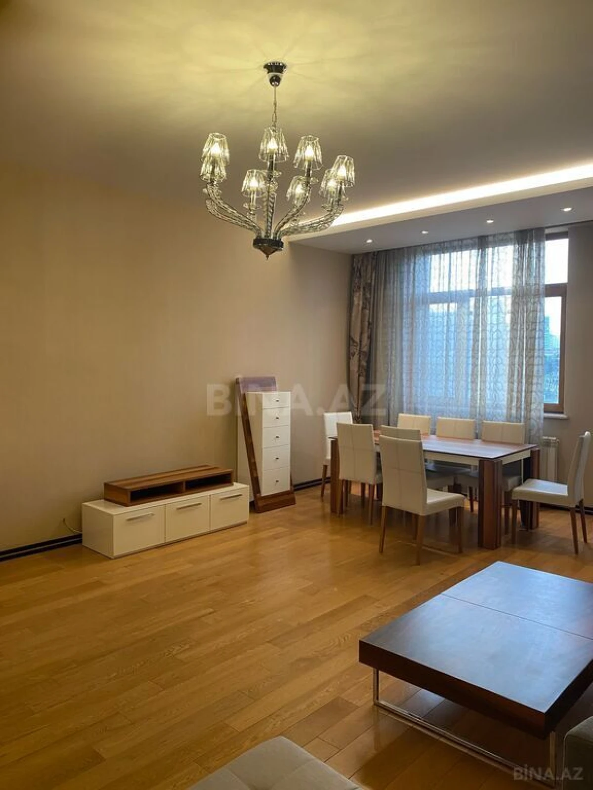 Satılır 3 otaqlı mənzil 171 m²