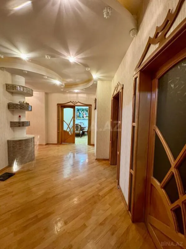 Satılır 4 otaqlı mənzil 220 m²