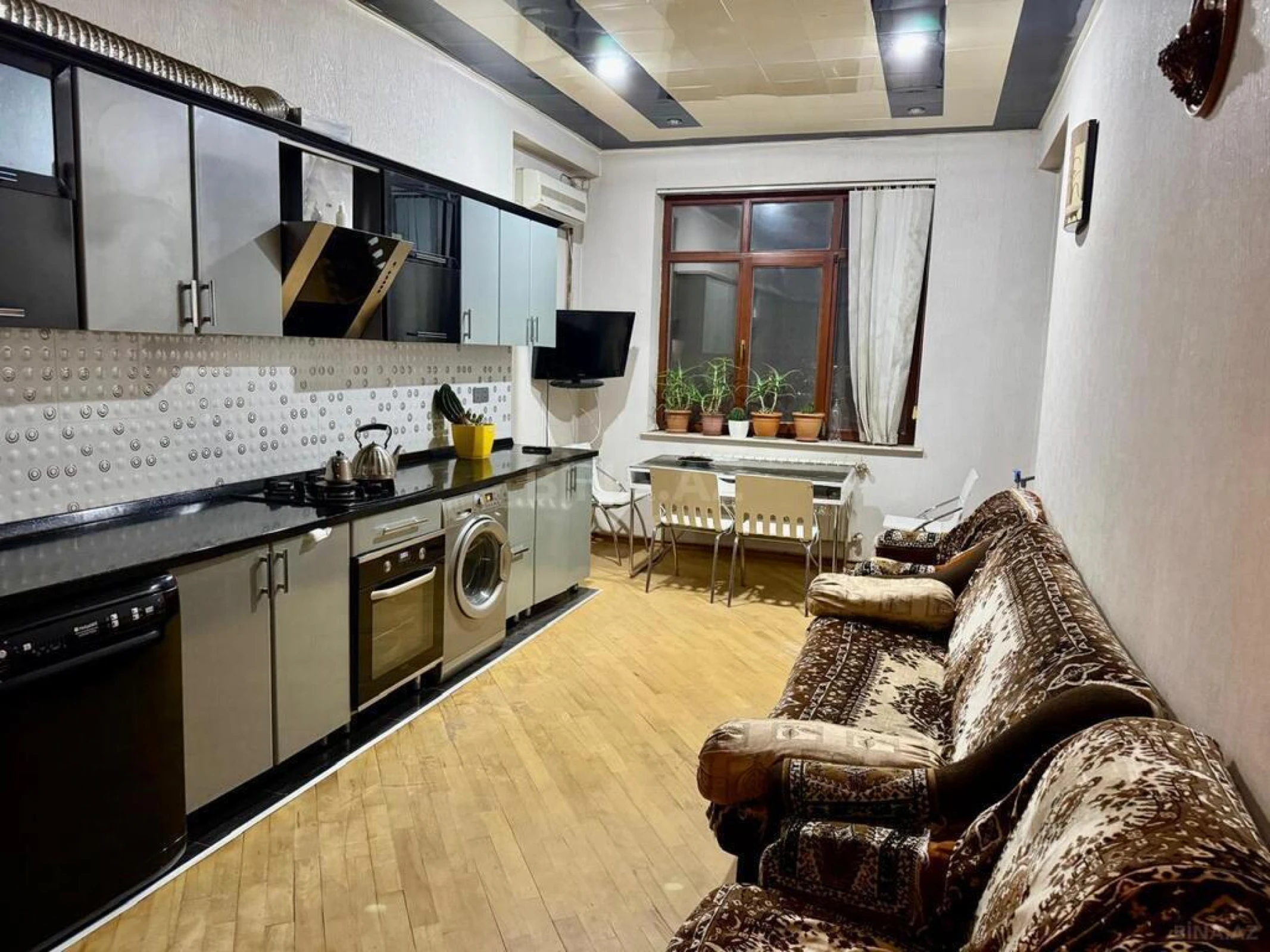Satılır 4 otaqlı mənzil 220 m²