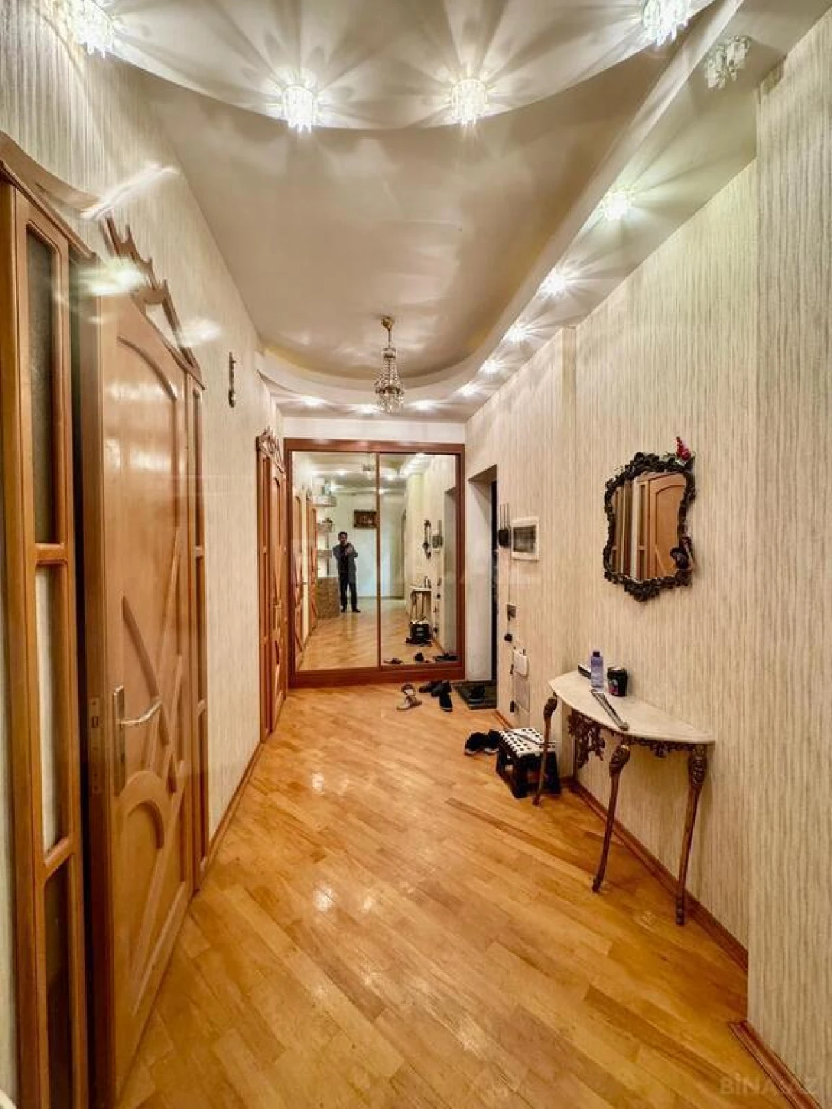 Satılır 4 otaqlı mənzil 220 m²