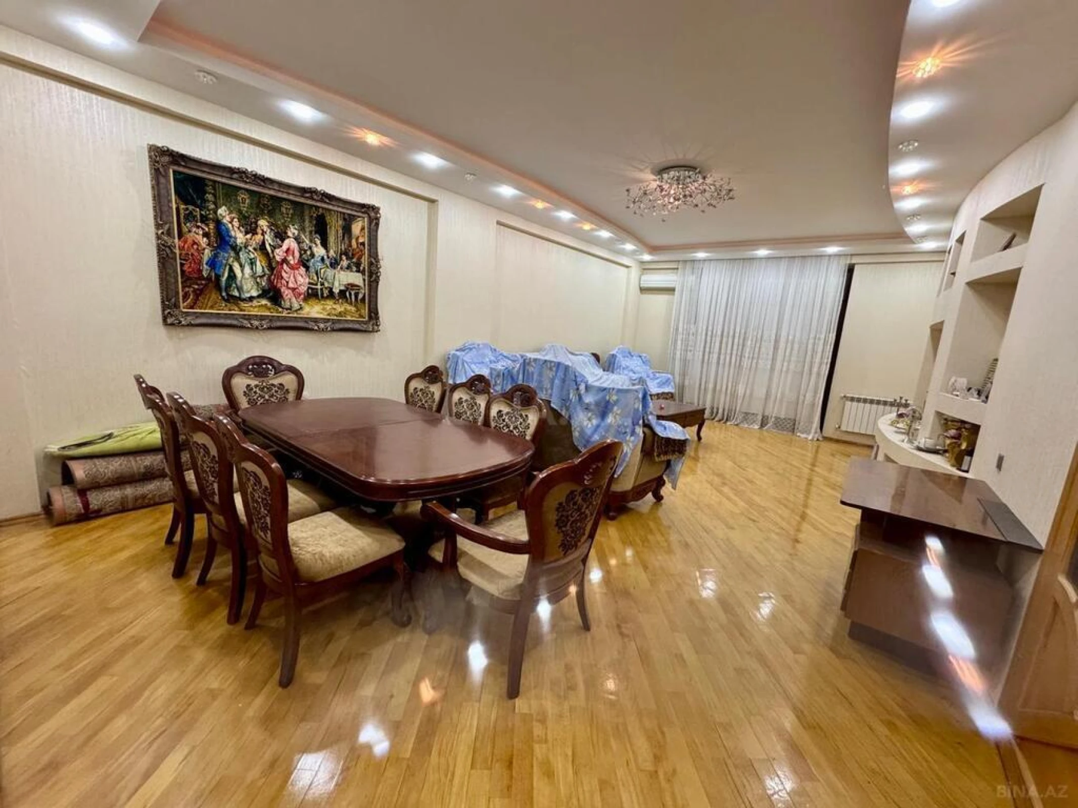 Satılır 4 otaqlı mənzil 220 m²