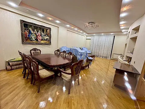 Satılır 4 otaqlı mənzil 220 m²